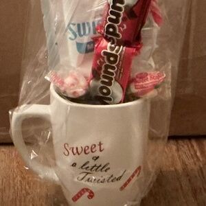 Cup gift basket
